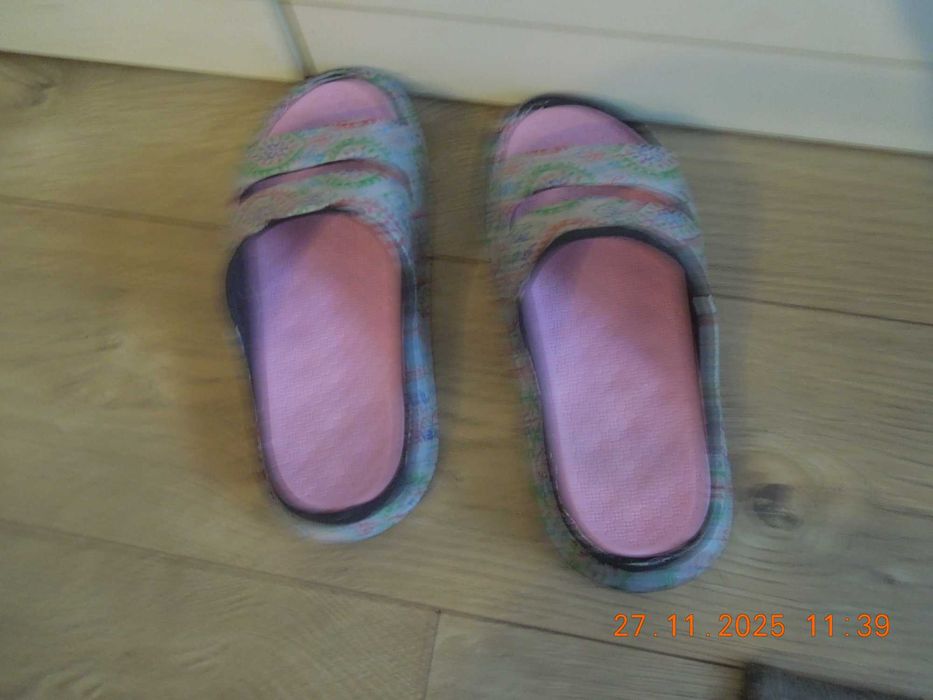 Domowe Kapcie Damskie rozm.41 na grubej platformie - szeroka stopa