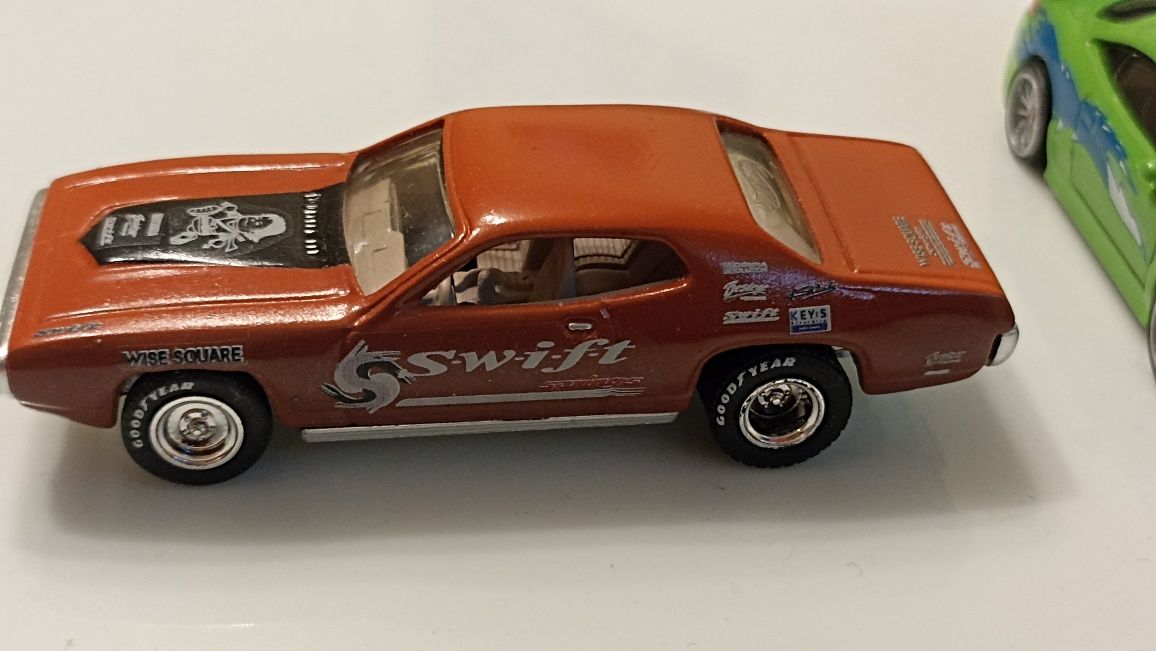 Машинки моделі hot wheels.