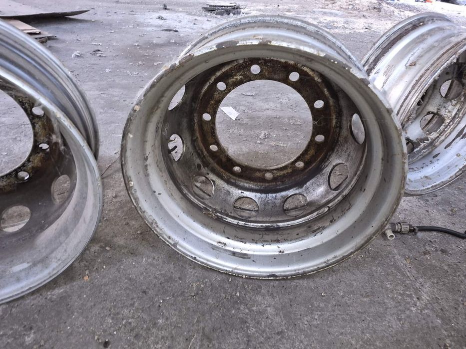 Диски вантажні  металеві 9.00*R22,5 10 отворів тягач