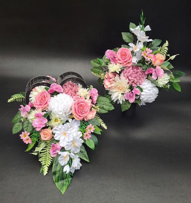 Komplet nagrobny tj. Stroik serce+ bukiet do wazonu