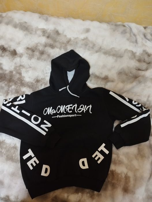 Чорна тепла кофта