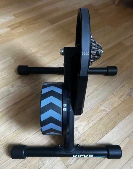 Wahoo Kickr core Trenażer interaktywny rowerowy + Kaseta 11 rz.