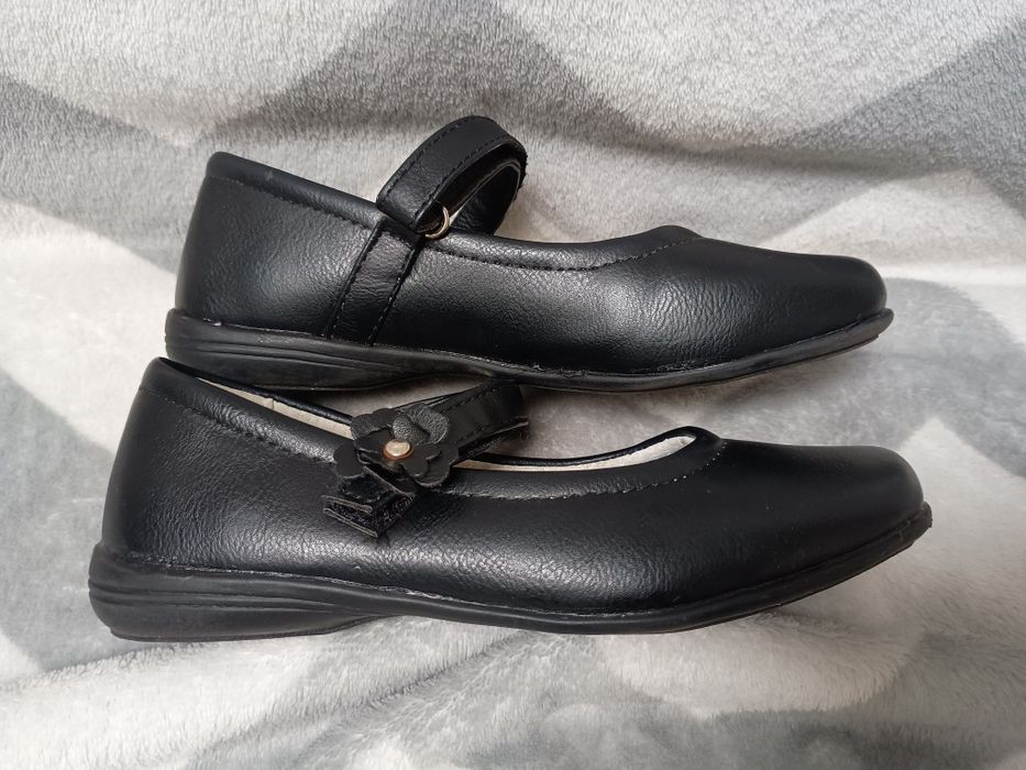 Buty dziewczęce r. 31 czarne balerinki