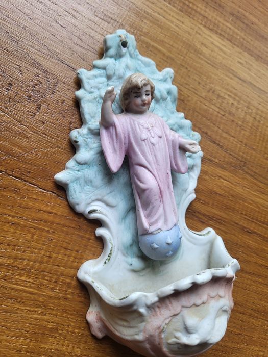 Stara biskwitowa kropielnica Dzieciątko Jezus