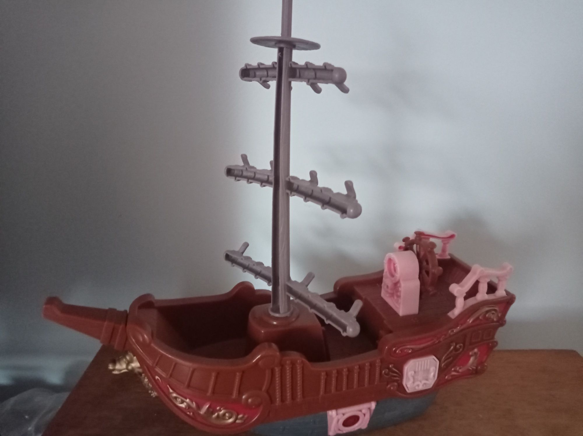 Stary statek zabawka