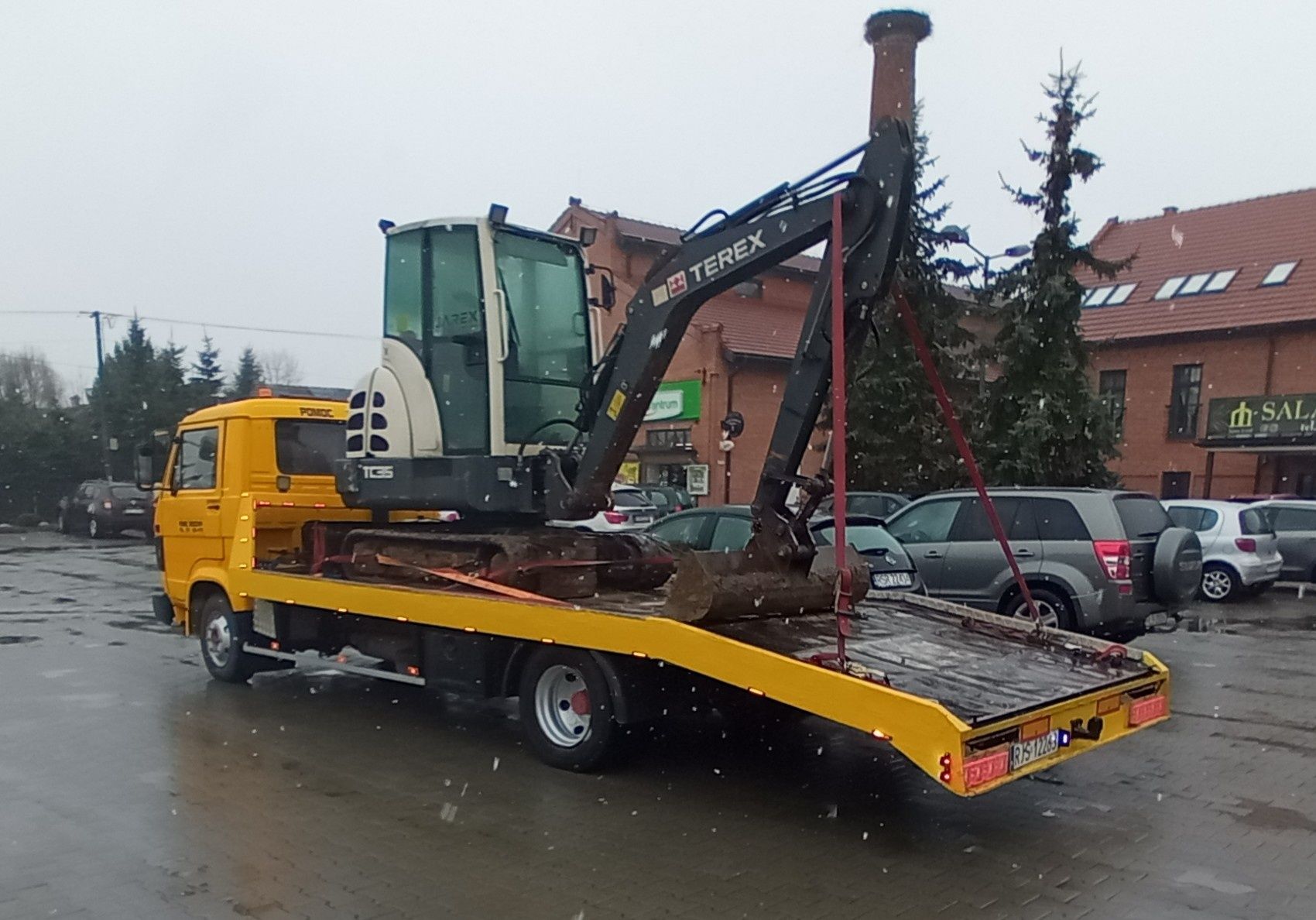 Pomoc drogowa transport maszyn urządzeń pojazdów