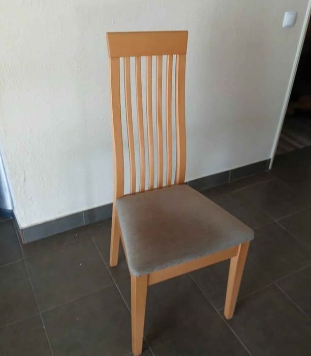 Mesa com 10 cadeiras