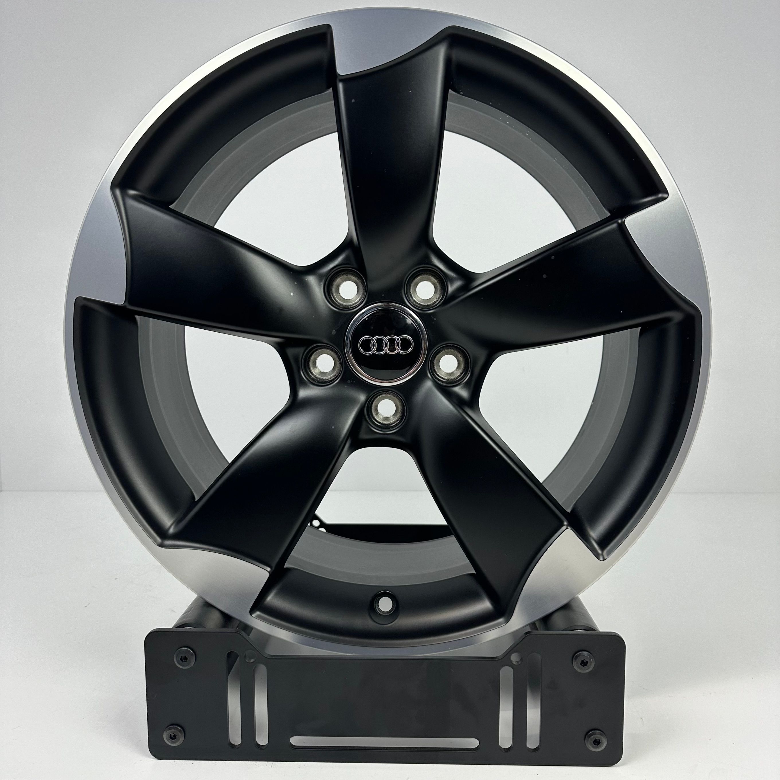 NOWE Oryginalne Felgi Audi 18" S3 A3 A4 A6 A8 Q2 Q3 TT