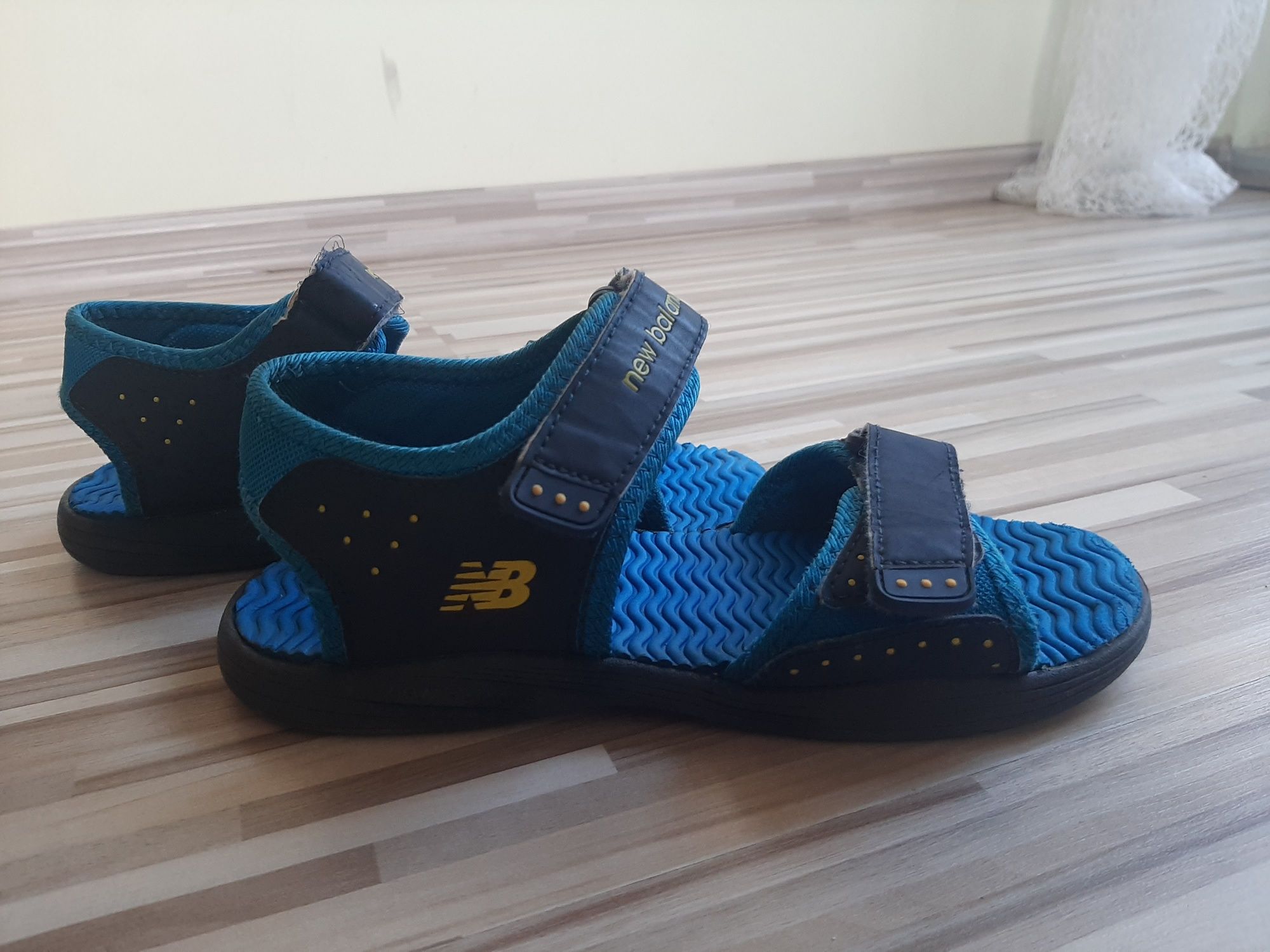 Sandały new balance r. 36/23 cm