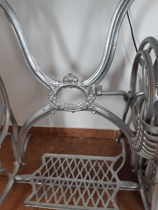 Stolik,maszyna do szycia