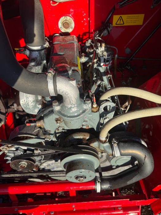 Комбайн зернозбиральний Massey Ferguson 16