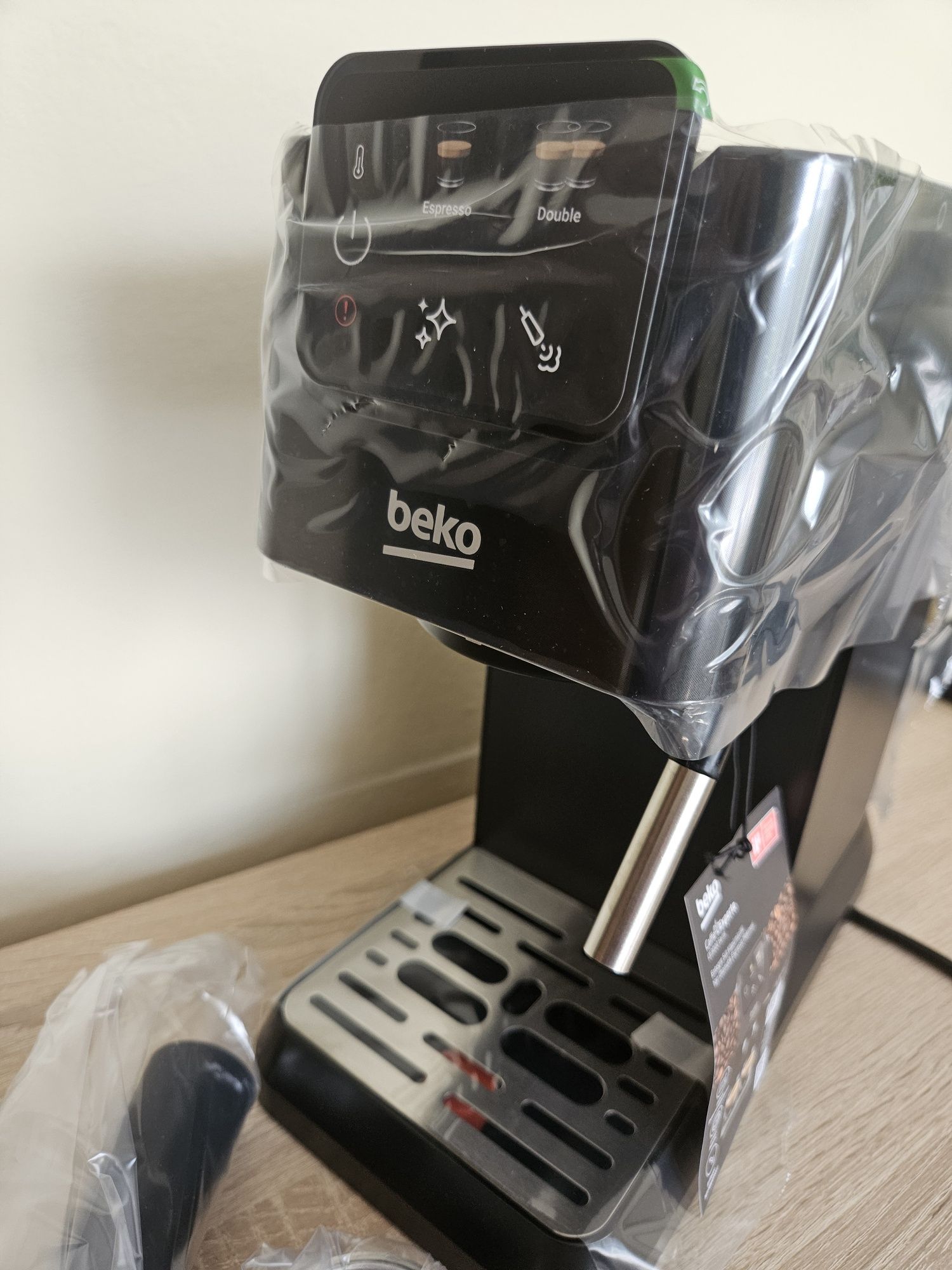 Ekspres kolbowy BEKO CEP 5302 B