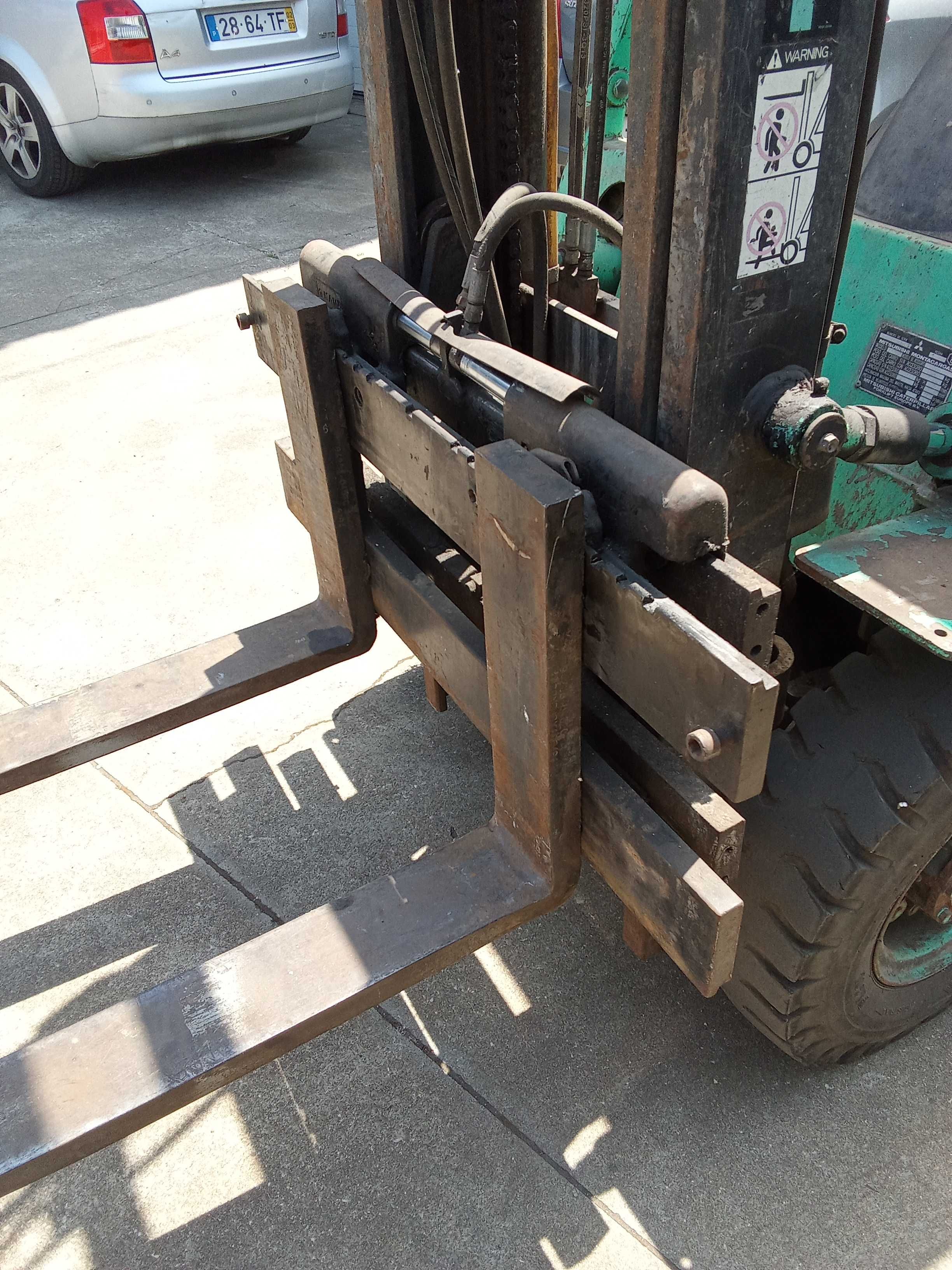 Empilhador Mitsubishi 25 a gasóleo
