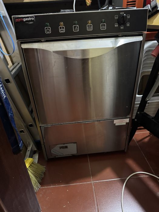 Maquina loiça industrial