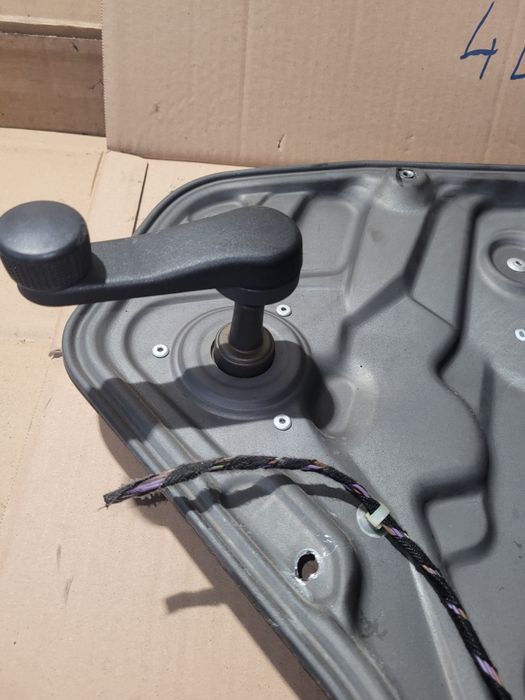 Mechanizm podnośnik szyby manualny tył prawy skoda octavia II 2007r