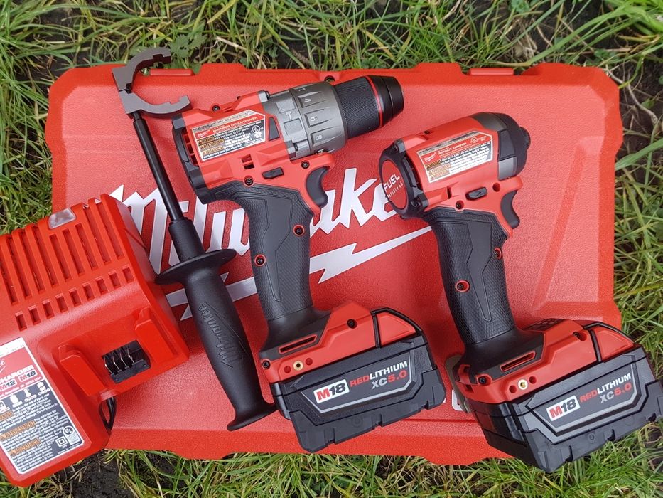 Набор бесщеточных шуруповертов Milwaukee 3697-22 M18 FUEL