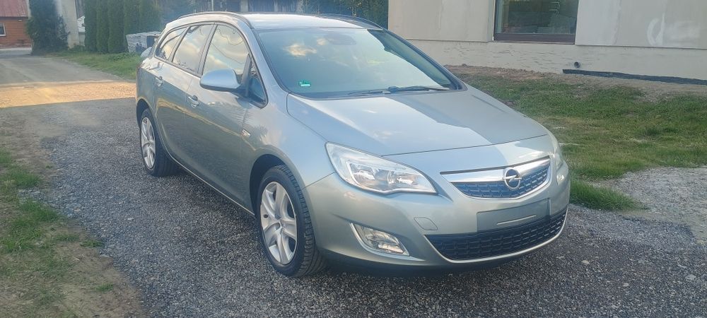 Opel Astra J 1.4 turbo 140 KM 2011