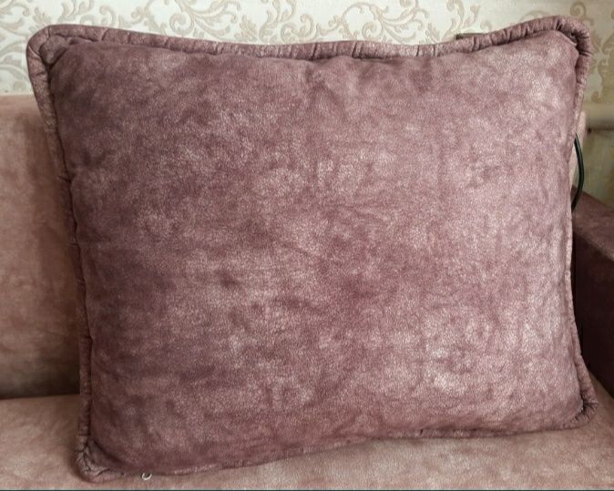 Продам подушки диванные и на овчине
