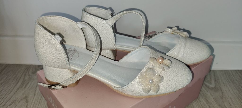 Eleganckie baleriny na obcasie Nelli Blu 32