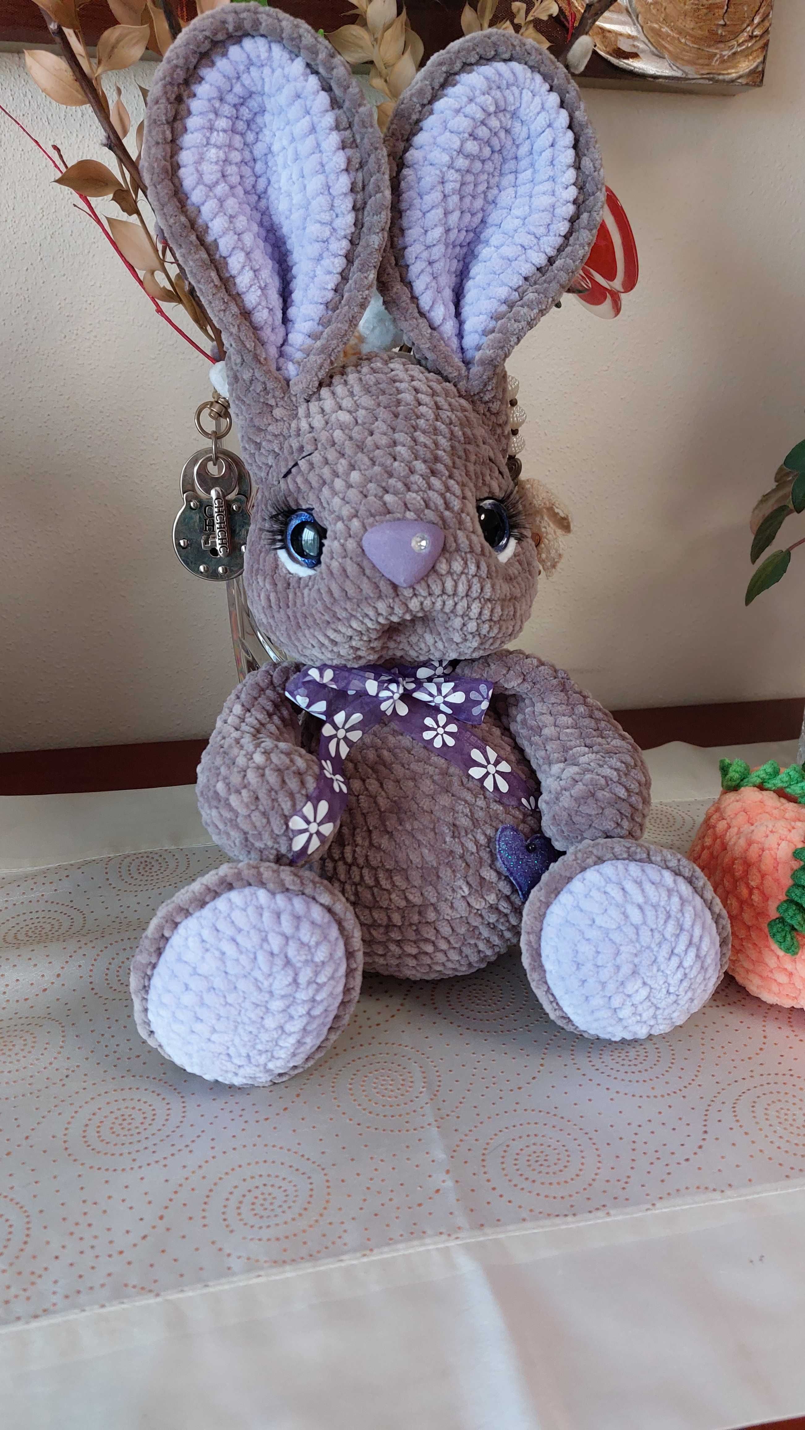 Bonecas amigurumi feitos à mão.