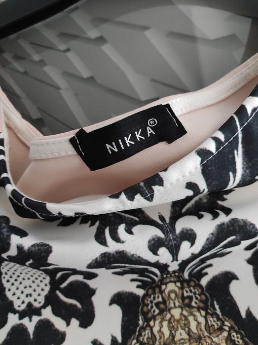 Piękna, zmysłowa Sukienka taliowana