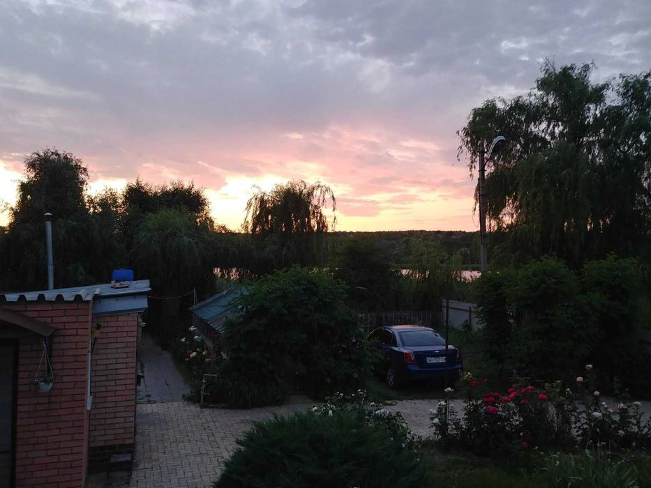 Продается дом с закрытым выходом к озеру. Словянск.