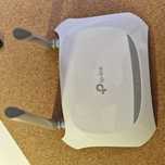 Router sieciowy TP Link WR840N i wzmacniacz sygnału TP Link AC750