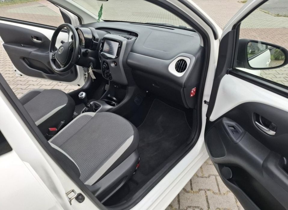Aygo X-play Pełny serwis Super stan Serwis Do jazdy od zaraz Dostawa