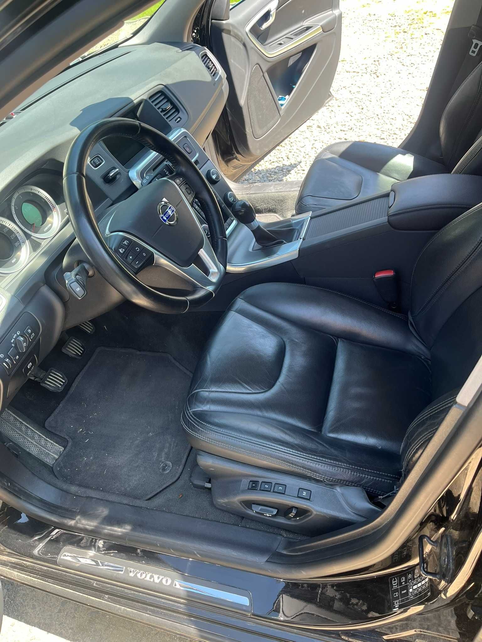Volvo v60 D5 summum
