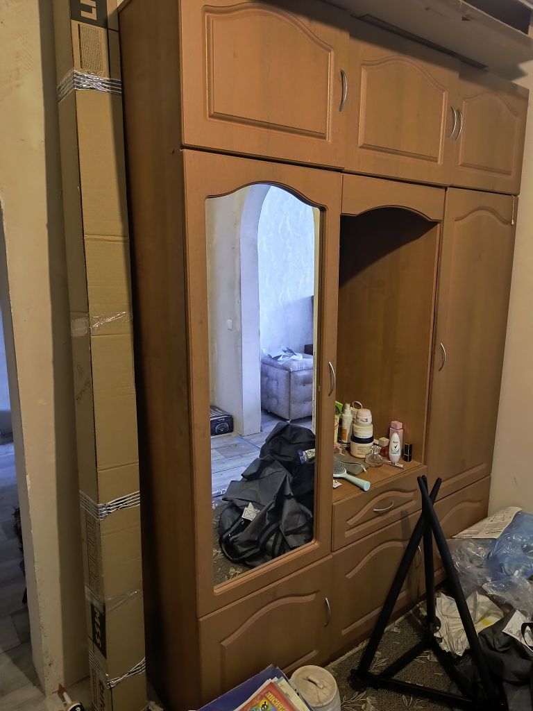 Шкаф в прихожую на 3 секции.