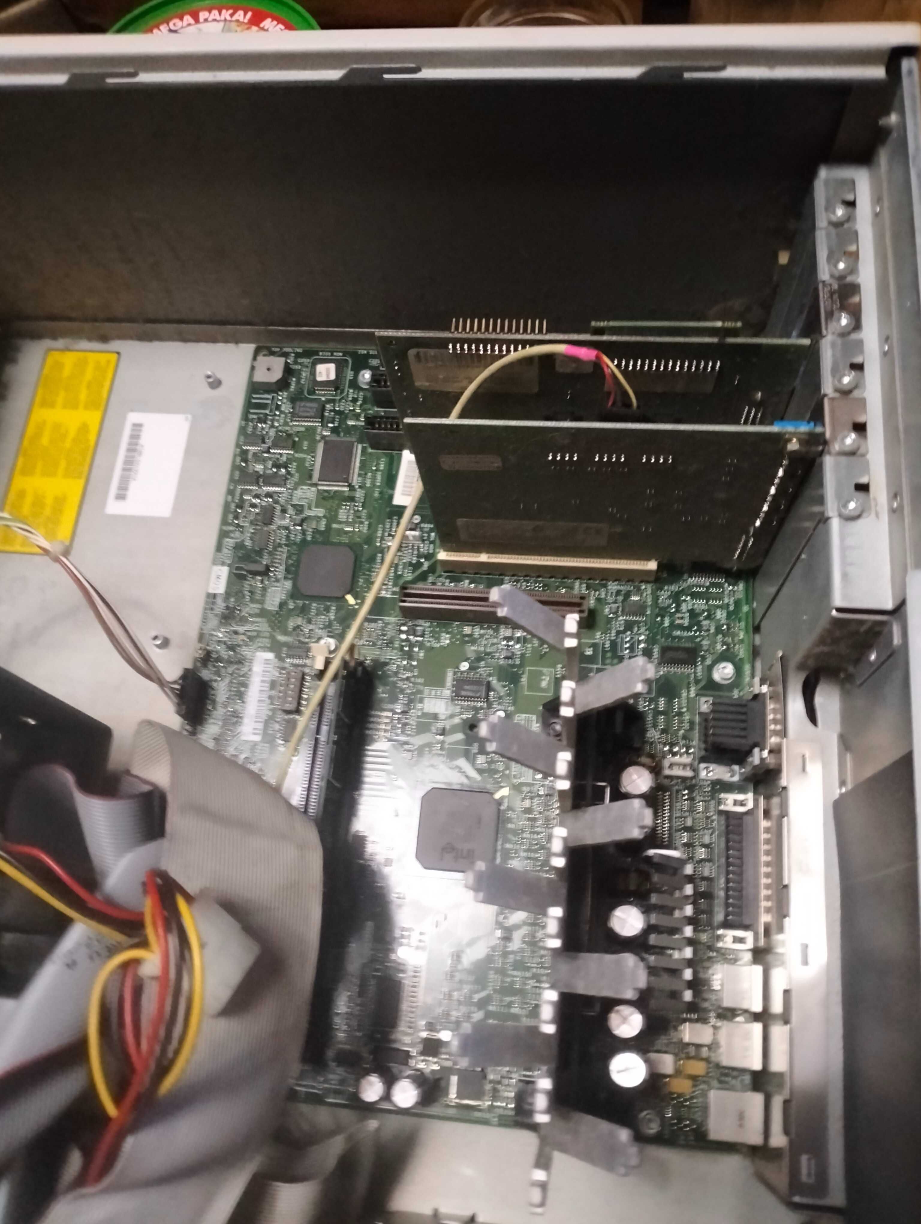 Sprzedam stary komputer  compaq retro