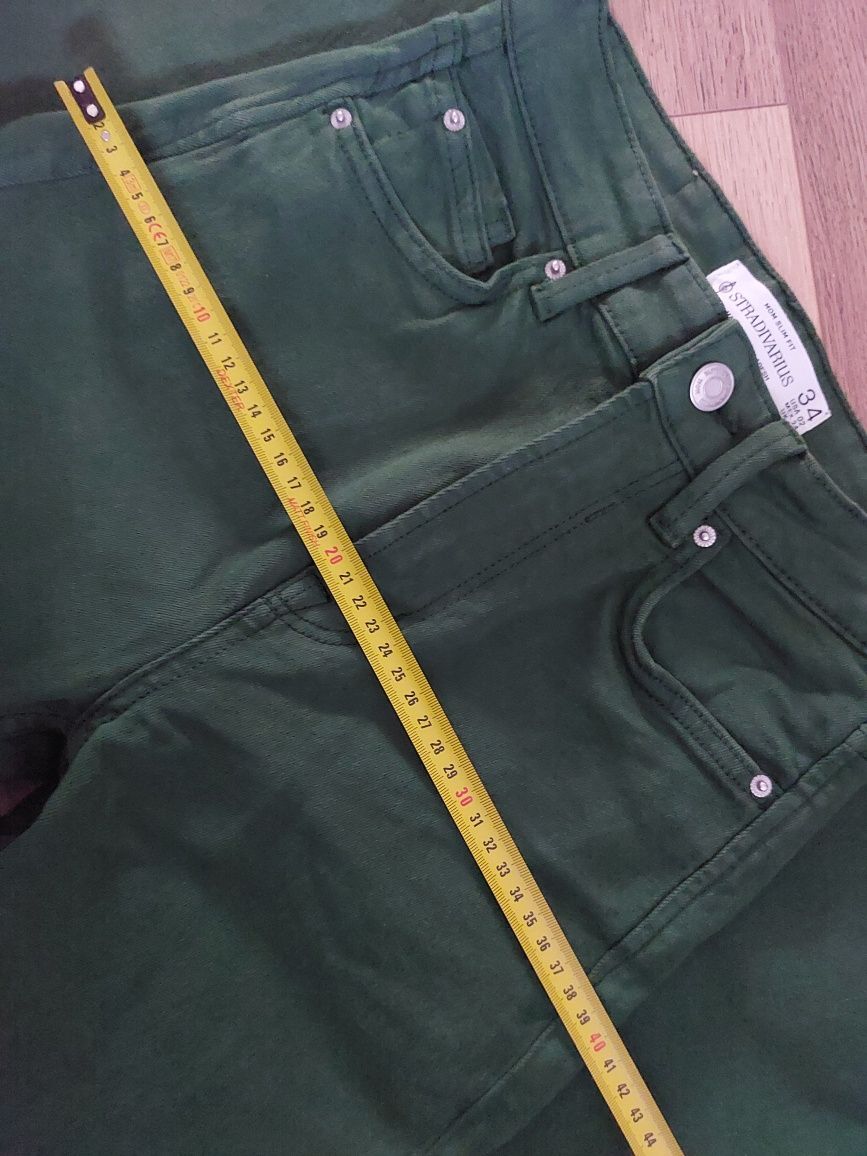 spodnie stradivarius rozm 34 (xs) ciemne zielone jeans %%