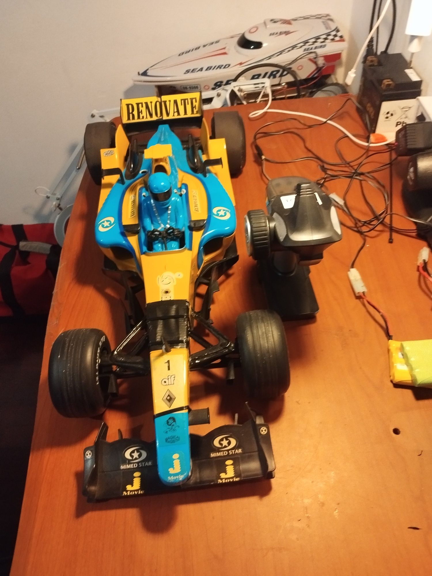 Vendo carrinho F1 com eletrónica toda alterada para 2.4G