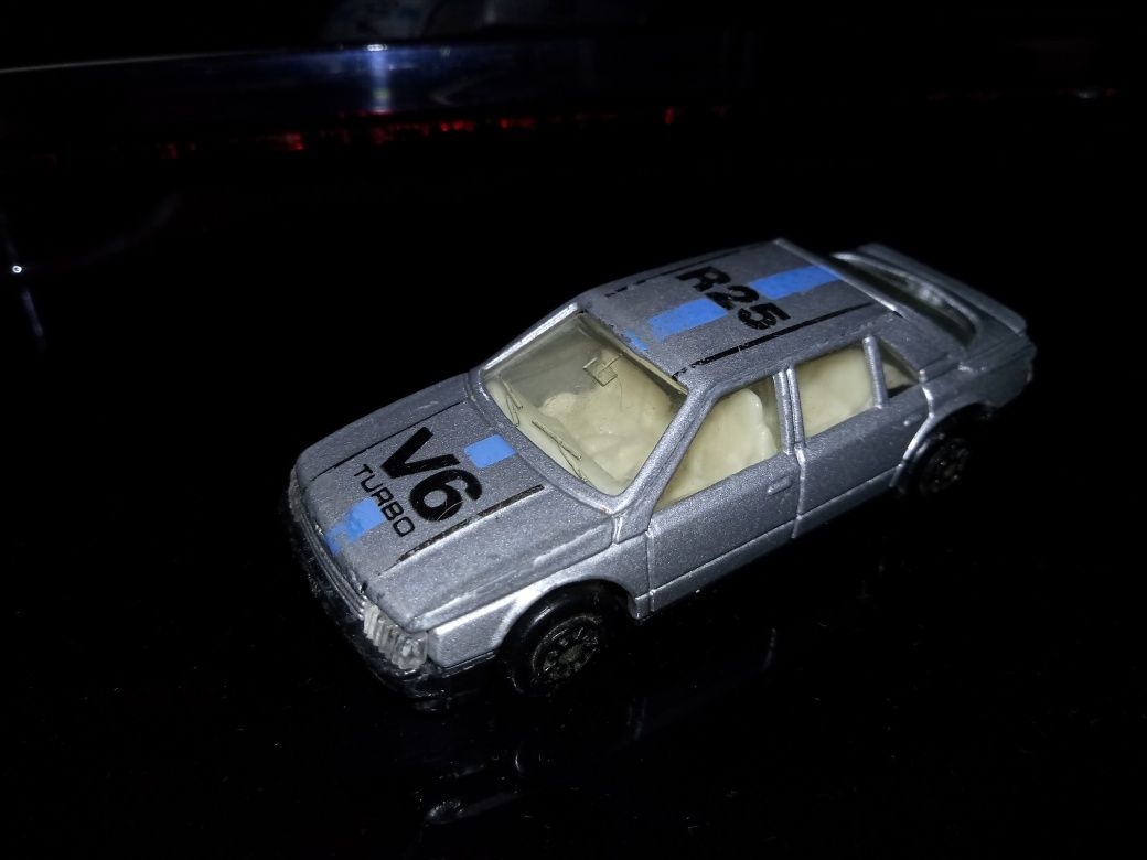 Renault 25 MC toy turbo v6 model w skali nie majorette