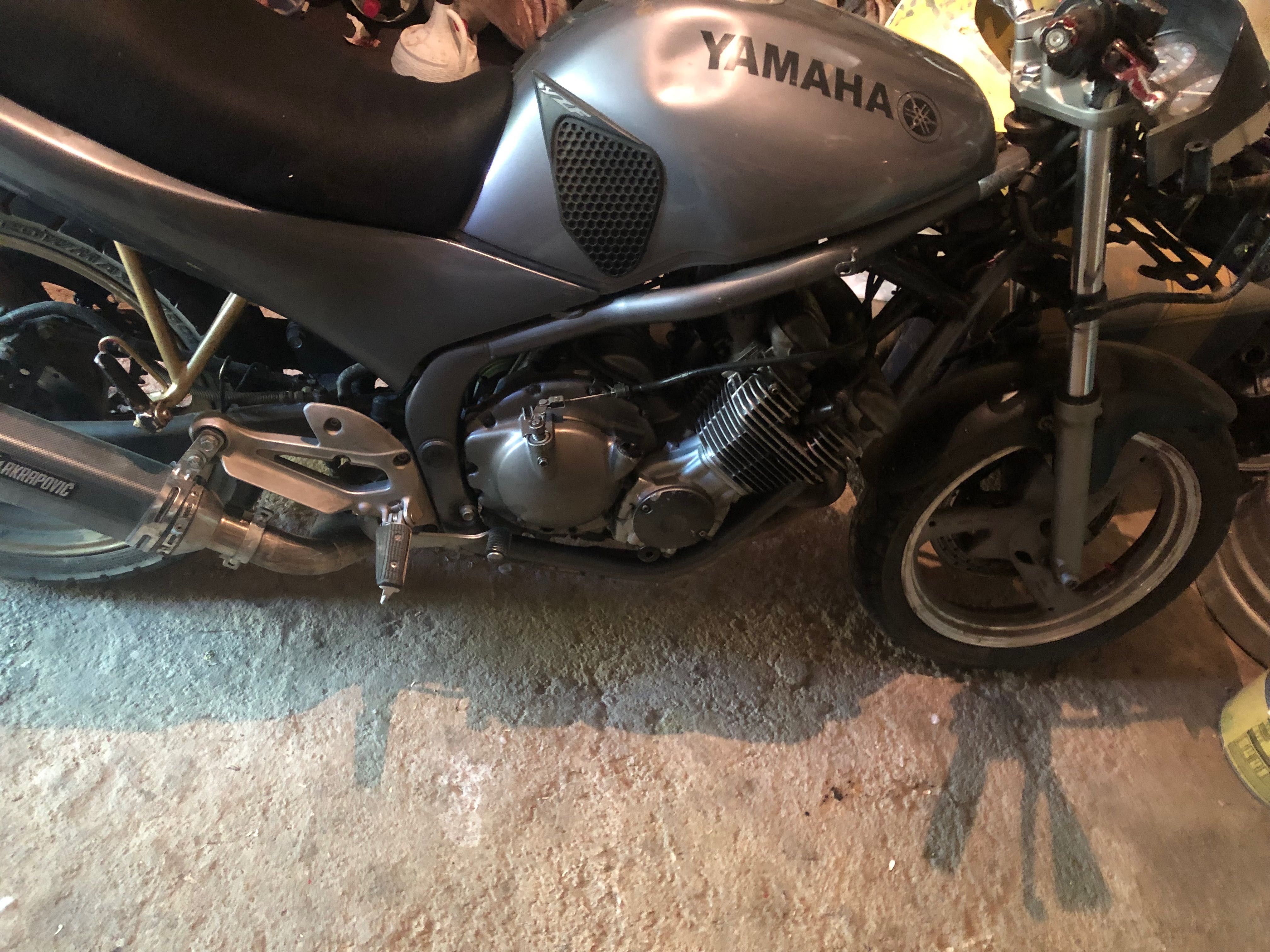 Vendo xj600s a trabanhar