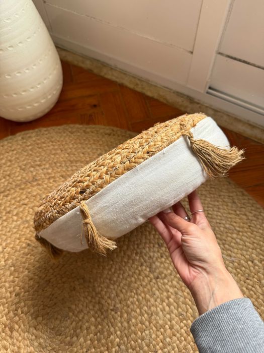 Almofada decorativa bege juta e branca
