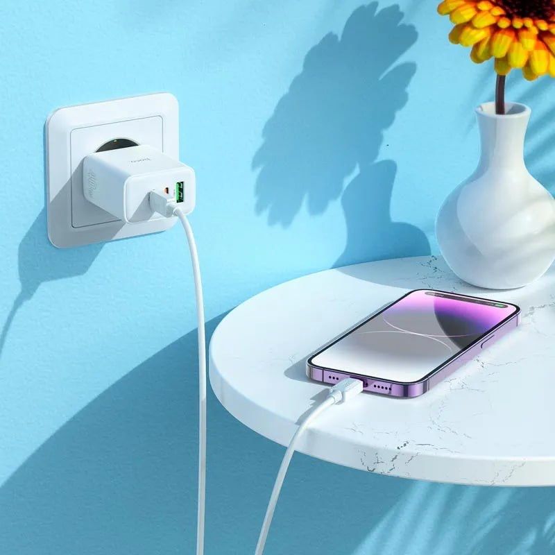 Зарядний Пристрій Hoco C126A / 40W / 1USB + 2USB-C