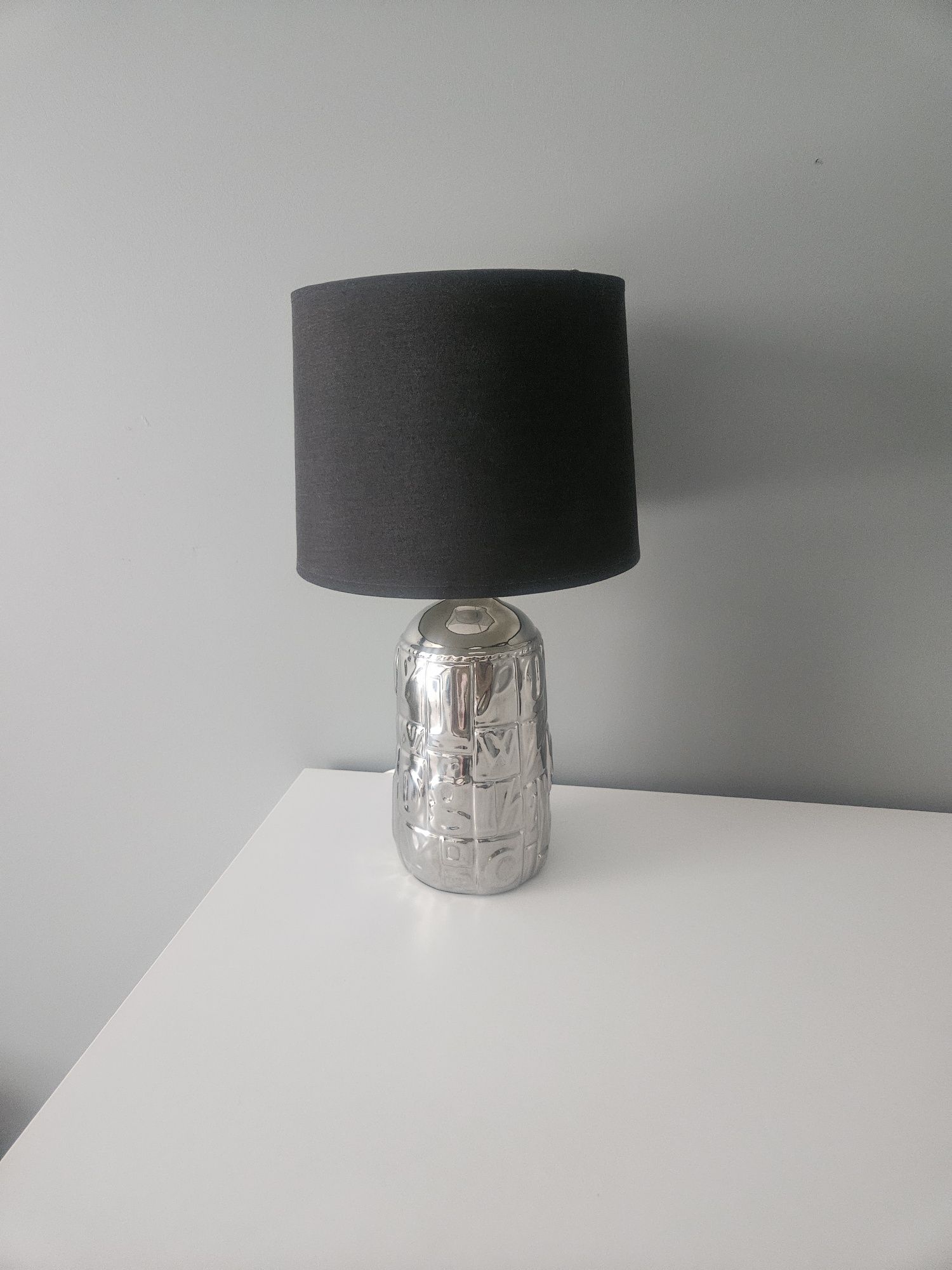 Lampa nocna Glamour srebrna z ciemnym kloszem 39 cm