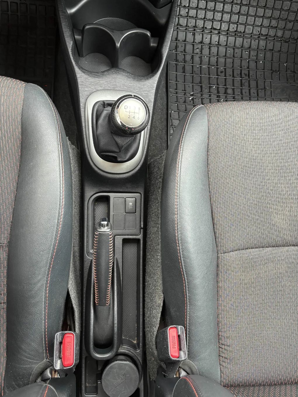Toyota Yaris TOYOTA YARIS 2012 1.33 Premium