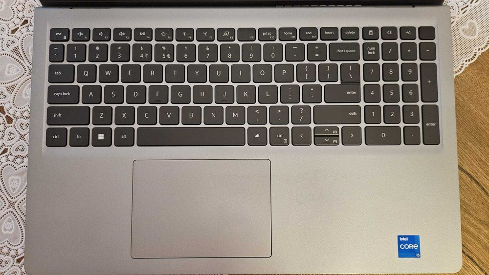 Laptop Dell Vostro 15 3530