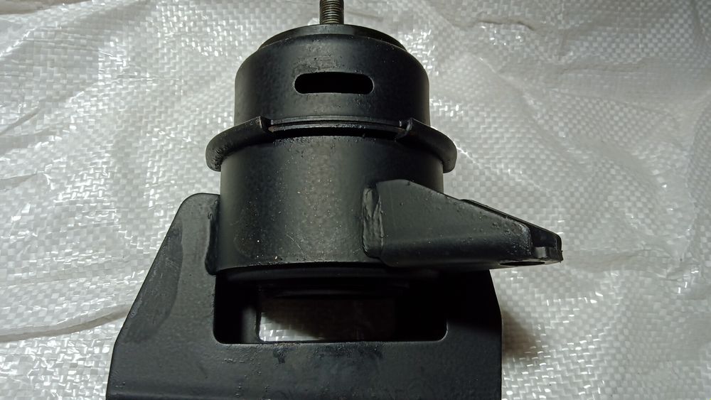 Автозапчасти подушка двигателя