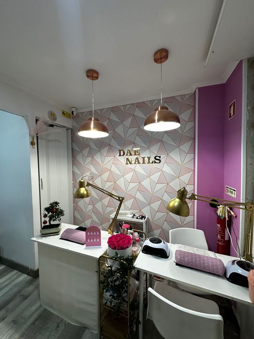 Aluga-se mesa de manicure