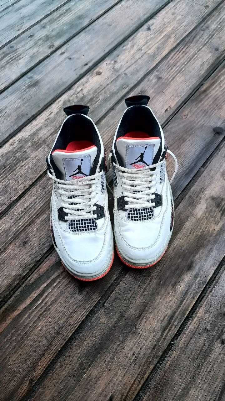 Кросівки 37.5 розміру. Кросівки - Jordan. Кросівки. Jordan 4.