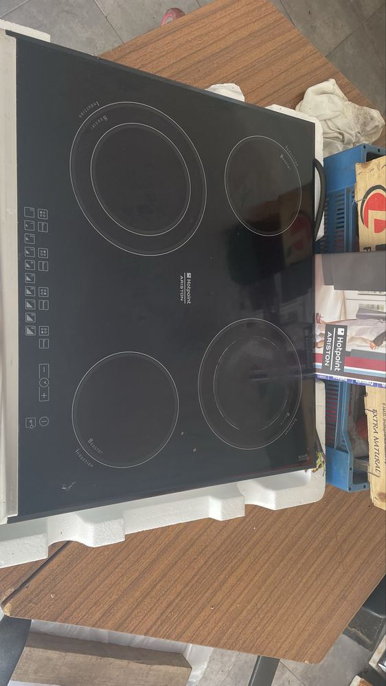 Placa de Indução Hotpoint Ariston – Para Peças ou Reparação