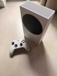 Xbox Series S + pad, okablowanie, oryginalne pudełko (stan idealny)