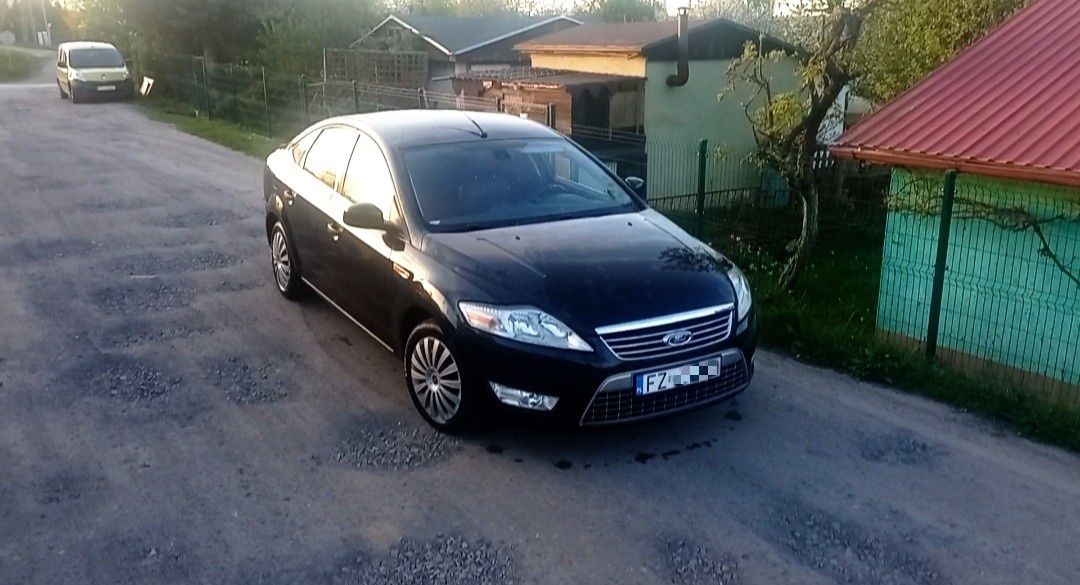 Ford Mondeo. Czarny.