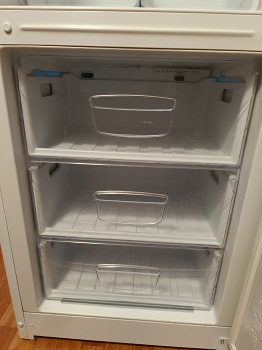 Холодильник indesit