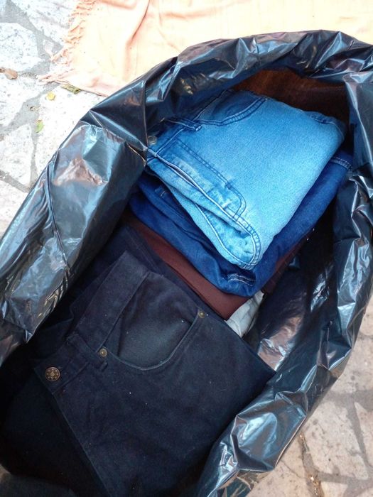 Lote 200 Peças de Roupa