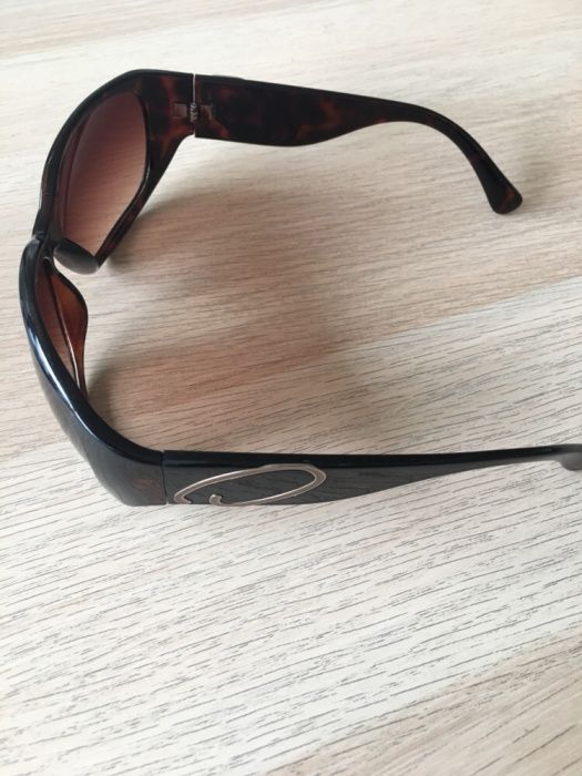 Okulary przeciwsłoneczne marki Oscar de la Renta