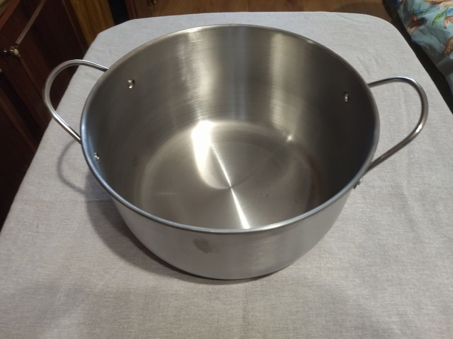 Вашої уваги посуд з нержавіючої сталі